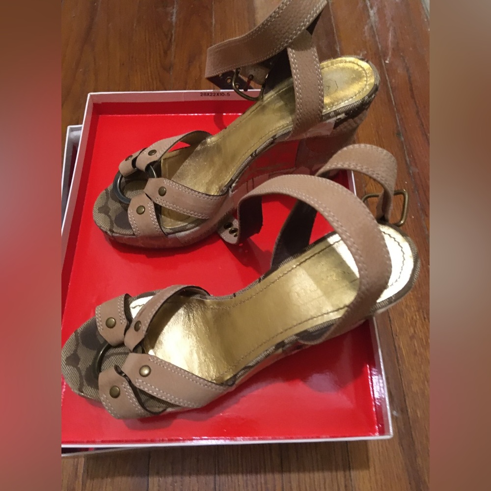 Coach Kalista wedge Size 6B 
EUC